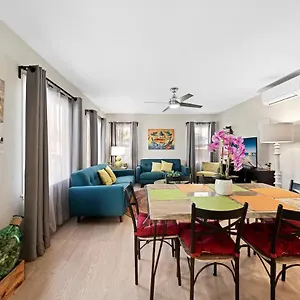https://spacious-centrally-located-new-2-bedroom-house.topanaheimhotels.com