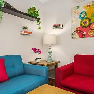 https://cozy-and-bright-centrally-located-new-2br-house.topanaheimhotels.com