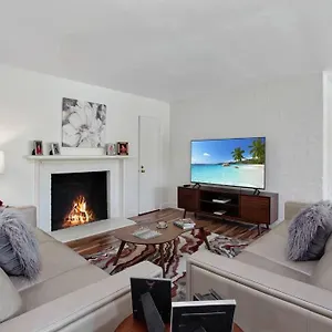 https://close-to-downtown-ps-hike-bike-swim-relax.palm-springs-ca-hotels.com