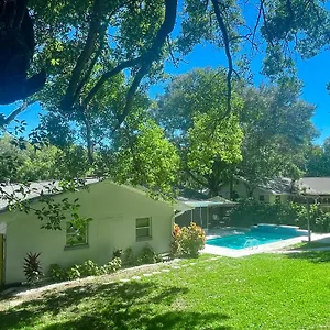 https://clearwater-luxury-house-with-majestic-outdoors.hotelstampa.org