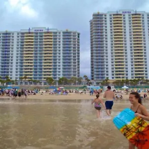 https://ocean-walk-resort-2320.thedaytonabeachhotels.com
